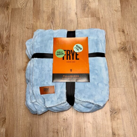 Frye Blue Silky Soft Queen / Full Blanket Fleece Plush 90 x 90 in. Leather Patch - Picture 5 of 9